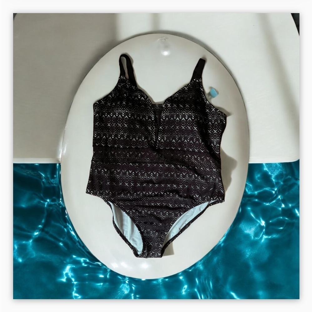 NWT-Cactus One Piece Swimsuit-Pennington’s-Sz 22-Black /Teal Green Crochet ☀️🖤